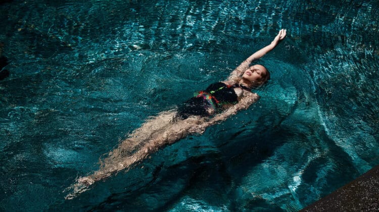 Chlore Swimwear fait dialoguer nage et musique